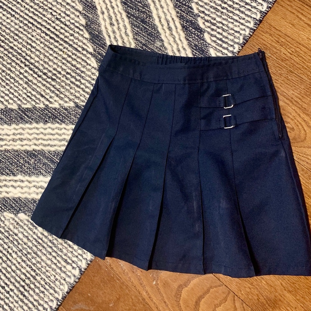 NAVY BLUE SCHOOL GIRL SKORT WITH SILVER BUCKLE